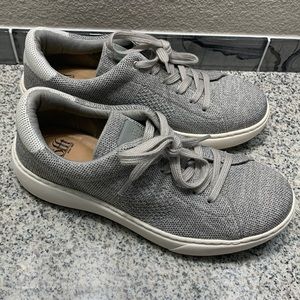 Sofft Womens Waylyn gray sneaker size 8 comfortable Lightweight tennis shoes